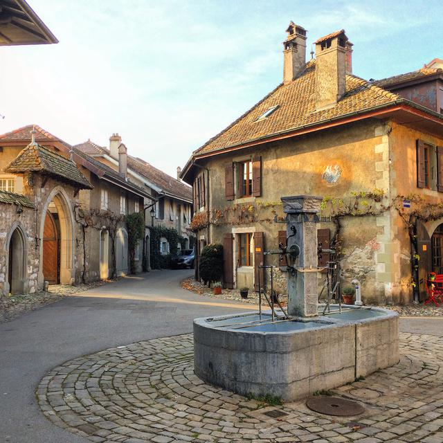 Une fontaine du village de Saint-Prex. [CC 4.0 - Jeremy.toma]