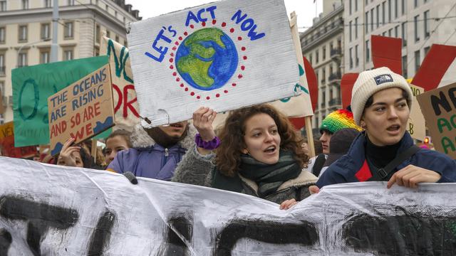 L'heure est à la transposition politique après les manifestations du week-end dernier en Suisse. [Keystone - Salvatore Di Nolfi]