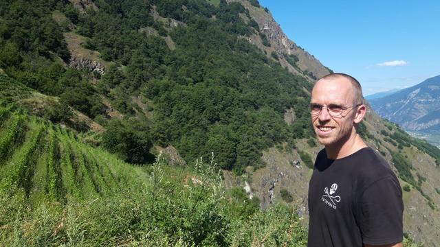 Julien Guillon, Vigneron naturel à Fully. [RTS - Bastien Von Wyss]