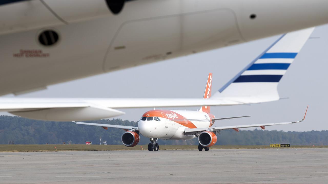 Les collégiens fribourgeois lancent une pétition pour interdire l'avion dans les voyages d'étude. [Keystone - Salvatore Di Nolfi]