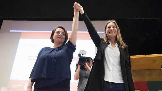 Ada Marra et Adèle Thorens figurent sur le ticket rose-vert pour l'élection au Conseil des Etats. [Keystone - Laurent Gillieron]