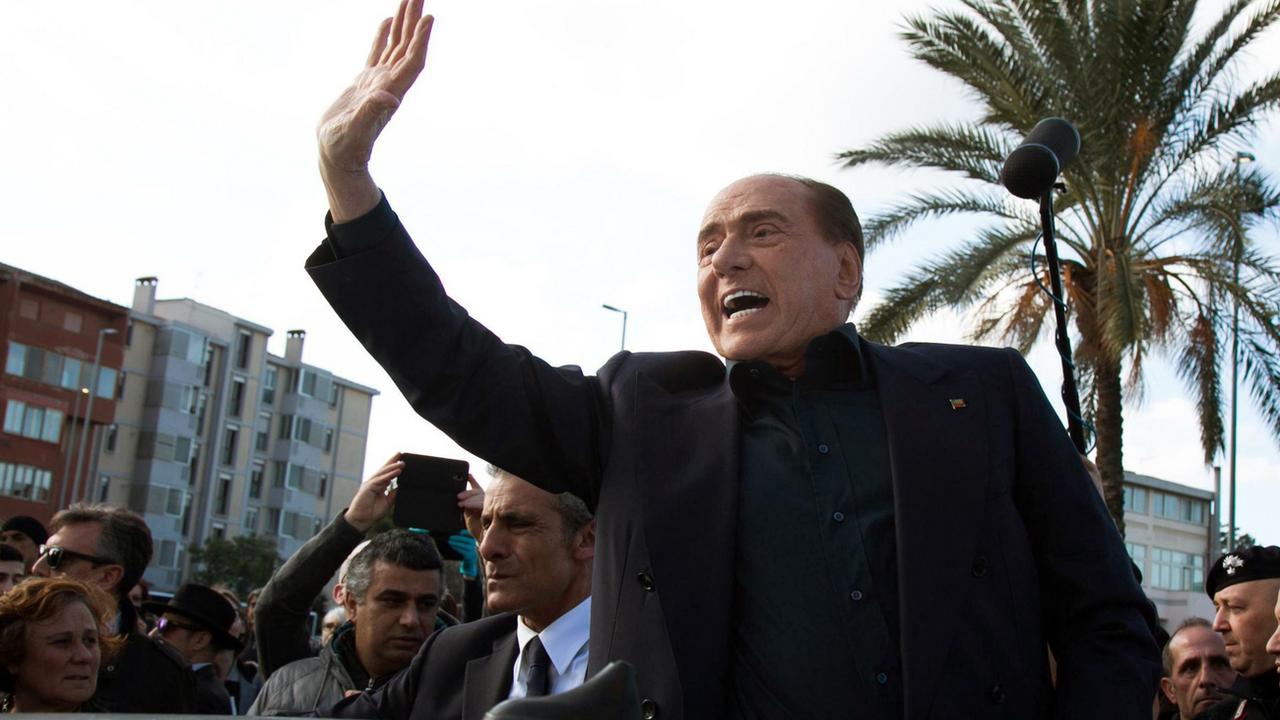 L'ancien Premier ministre italien Silvio Berlusconi, 82 ans, est sorti de l'hôpital lundi. [Keystone/ansa/ap - Fabio Murru]