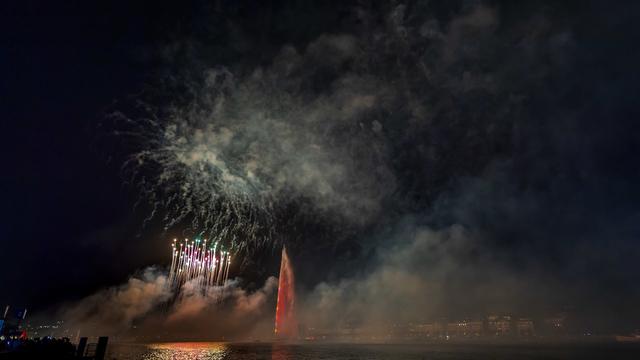 Les feux d'artifice ont illuminé le ciel genevois le 10 août pendant 45 minutes. [Keystone - Martial Trezzini]