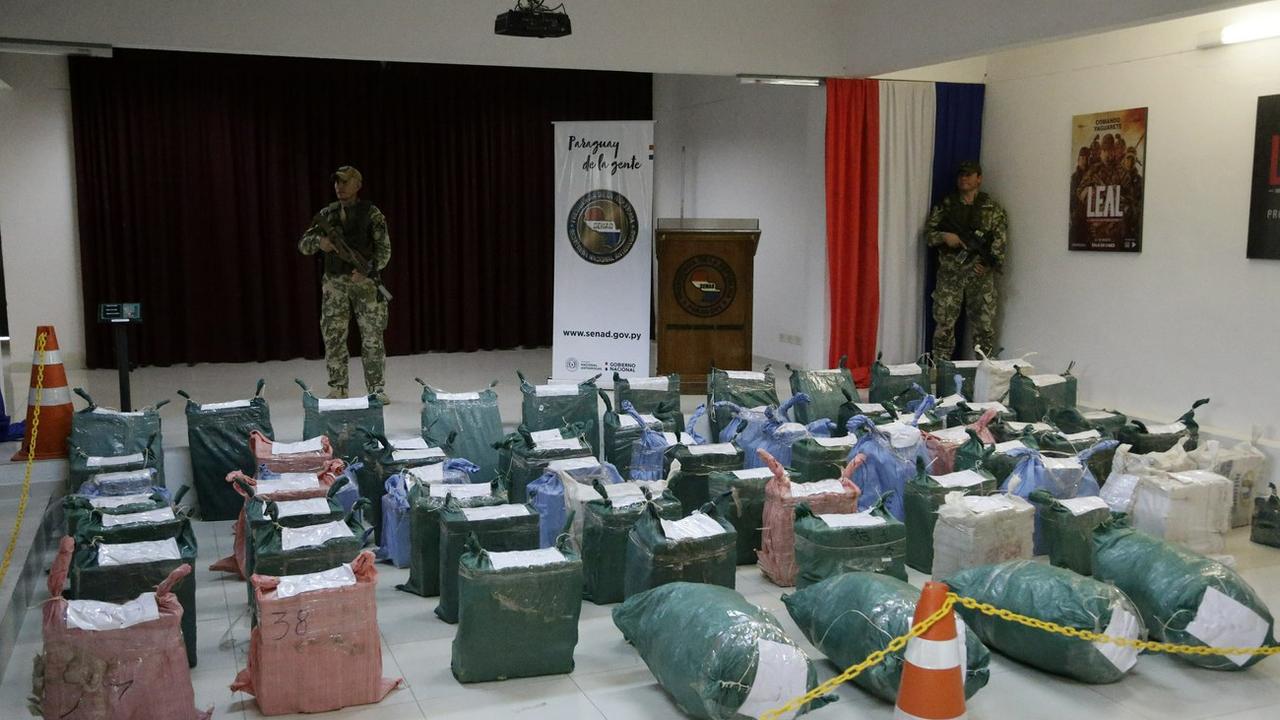 Des sacs de cocaïnes saisis au Paraguay en février. [Keystone - AP Photo/Jorge Saenz]