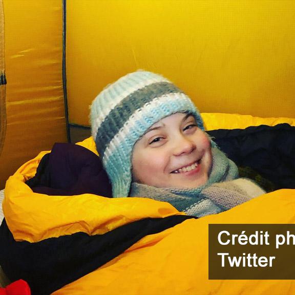 Si la photo est bonne - Le sourire de la militante suédoise Greta Thunberg dans sa tente à Davos [Twitter]