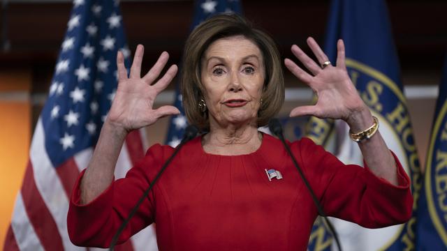 La cheffe des démocrates au Congrès américain, Nancy Pelosi, a pour la première fois accusé Donald Trump de "corruption". [AP Photo - J.Scott Applewhite]