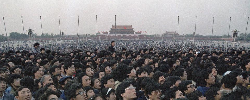 Des dizaines de milliers d'étudiants et citoyens à Pékin en 1989. [AP Photo/Keystone - Sadayuki Mikami]