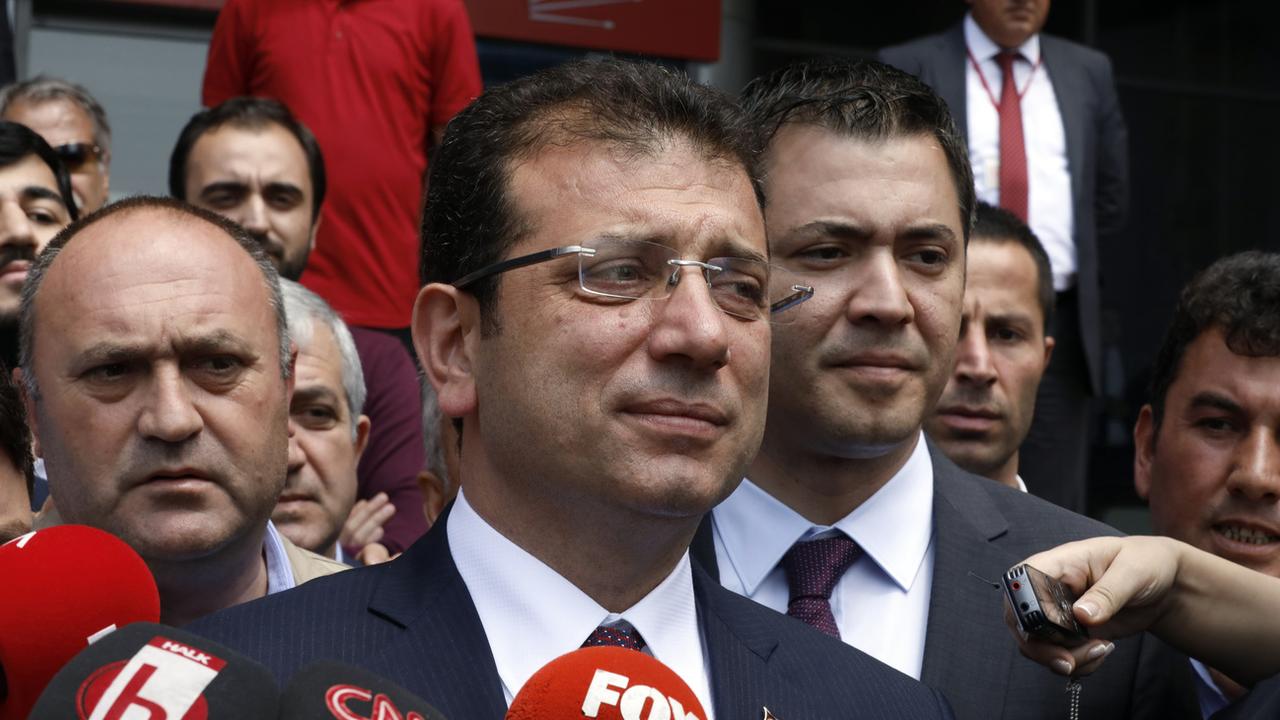 Ekrem Imamoglu, le 7 mai 2019, à la sortie d'entretiens avec l'état-major de son parti nà Ankara.