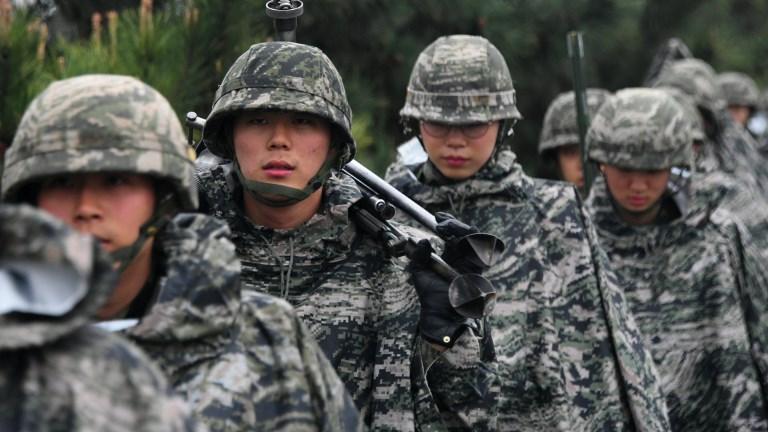 Des milliers de militaires sud-coréens et américains ont dans le passé pris part à ces exercices annuels de grande envergure. [AFP - Jung Yeon-je]