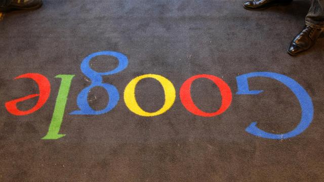 Le tapis de l'entrée du bureau Google à Paris. [keystone - Jacques Brinon]