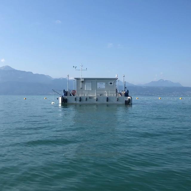 LéXPLORE, un laboratoire flottant qui doit permettre de mieux connaître les processus bio- physico-chimiques à l’œuvre dans le Léman. 
Capture d'écran vidéo Stéphane Délétroz.
RTS