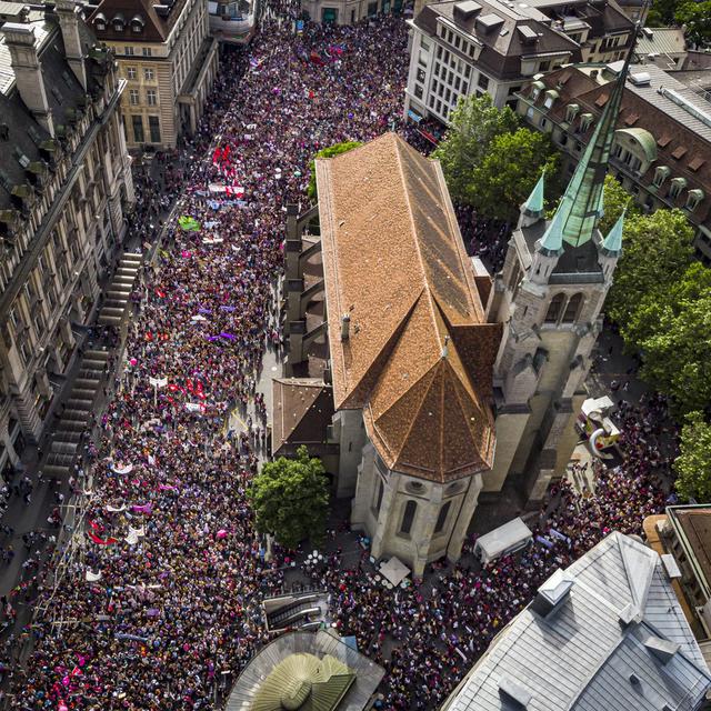 La place Saint-François à Lausanne lors de la grève des femmes du 14 juin 2019. [Keystone - Valentin Flauraud]