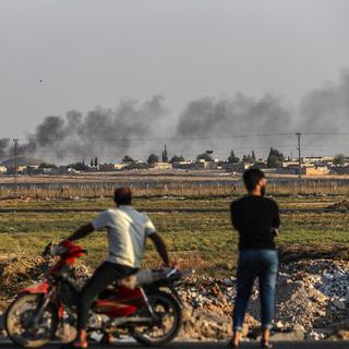 L'offensive turque contre les Kurdes en Syrie pousse les civils à fuir. [EPA-Keystone - Sedat Suna]