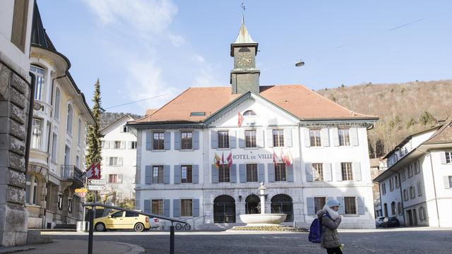 L'Hôtel de Ville de Moutier. Les habitants devraient revoter sur le rattachement au canton du Jura en juin 2020. [Keystone - Anthony Anex]