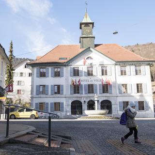 L'Hôtel de Ville de Moutier. Les habitants devraient revoter sur le rattachement au canton du Jura en juin 2020. [Keystone - Anthony Anex]
