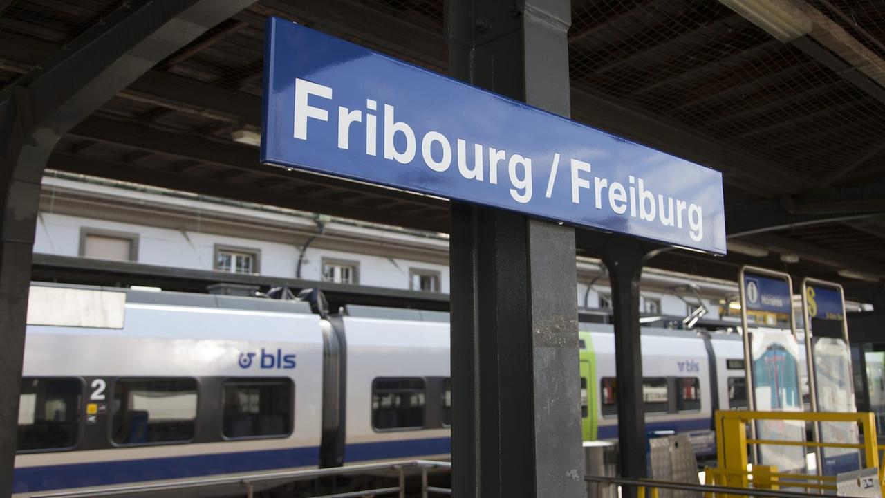 Une vue de la gare de Fribourg prise en 2012. [Keystone - Peter Klaunzer]