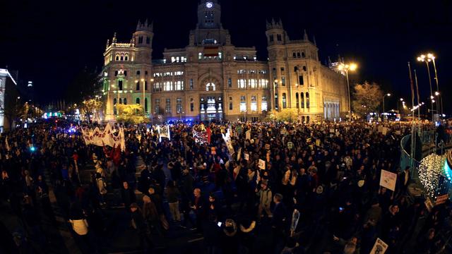 Des centaines de milliers de personnes manifestent à Madrid pour le climat. [Keystone - EPA/Rodrigo Jiménez]