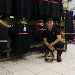 Sébastien Massot, gérant de « La boutique pompier », magasin spécialisé pour les soldats du feu. [Boutique Pompier]