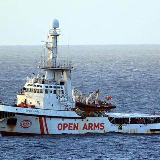 Le navire humanitaire Open Arms met le cap sur l'île de Lampedusa. [EPA/Keystone - Elio Desiderio]
