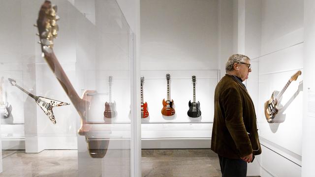 L'exposition "Play It Loud: Instruments of Rock & Roll" du Metropolitan Museum of Arts de New York. [EPA - Justin Lane]