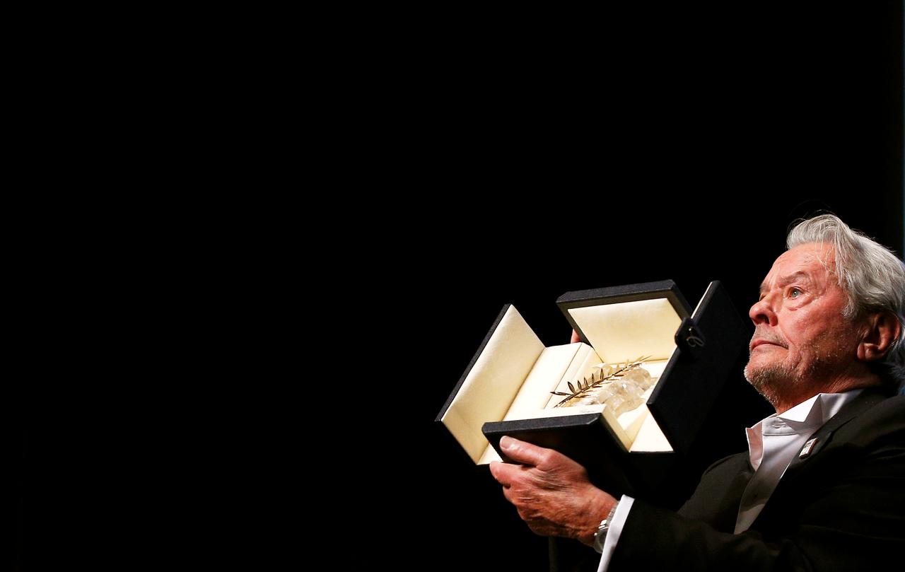 L'acteur français Alain Delon honoré à Cannes avec une Palme d'or d'honneur [Reuters - Stephane Mahe]