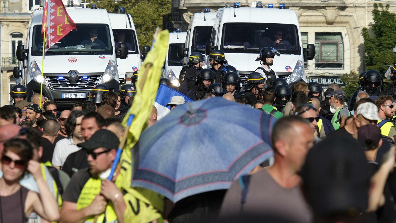 La police anti-émeutes lors de la manifestation des gilets jaunes à Nantes. [AFP - Jean-Christophe Verhaegen]