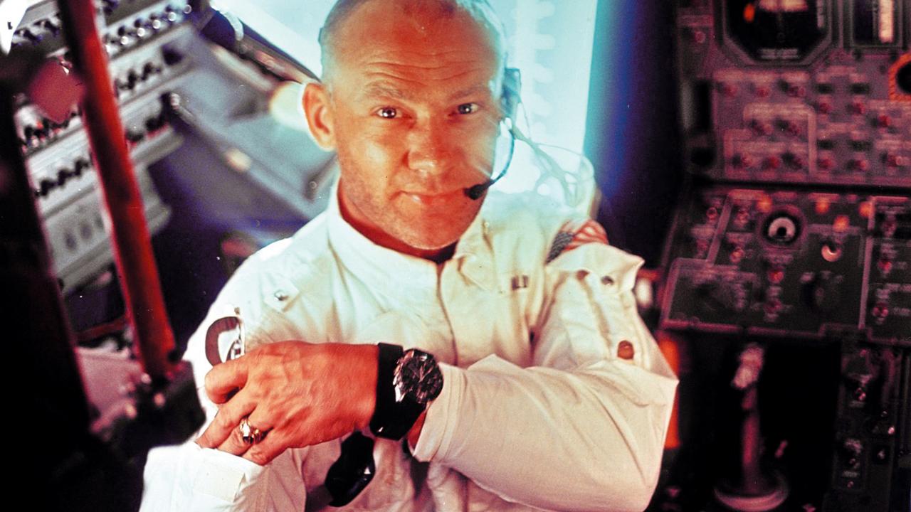 L'astronaute Buzz Aldrin au sein du module lunaire Eagle, le 21 juillet 1969: au poignet, sa montre suisse... [NASA/AFP]