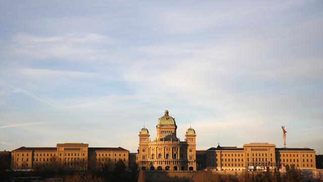 Le Palais fédéral photographié le 6 janvier 2015. [Keystone - Peter Klaunzer]