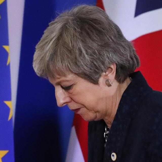 Theresa May a accepté les deux scénarios que l'UE lui propose. [Keystone - AP Photo/Frank Augstein]
