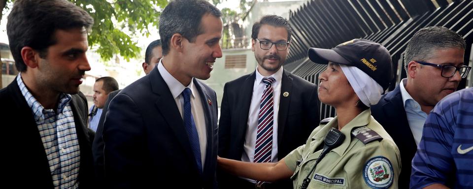 Juan Guaido accueilli en héros à l'Assemblée nationale. [Keystone - EPA/Leonardo Munoz]