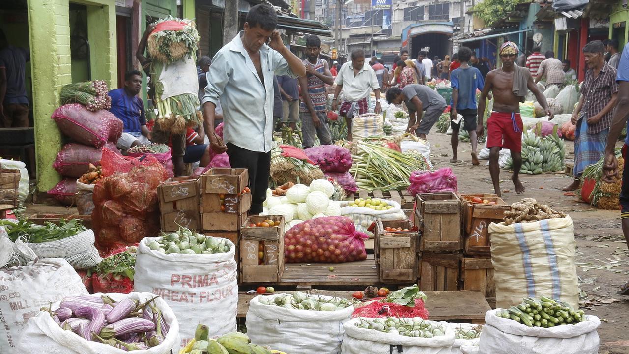 Un marché aux légumes à Colombo, la capitale sri-lankaise, près d'une semaine après la vague d'attentats. [Pushpa Kumara - EPA/M.A]