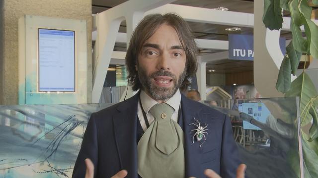 "Pour taxer les GAFA, seule l'échelle européenne fait sens; l'échelle nationale n'est qu'une première étape", selon Cédric Villani. [RTS]