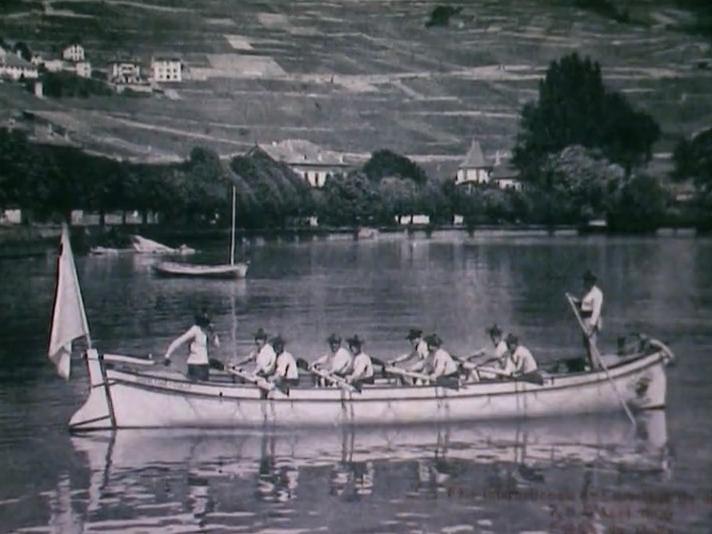 Carte postale d'un bateau de sauvetage sur le Léman.