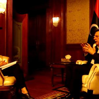La correspondante de la RTS, Maurine Mercier, interview le chef du gouvernement d'union nationale libyen Fayez Al-Sarraj, Tripoli, le 26 mai 2019. [RTS - Maurine Mercier]