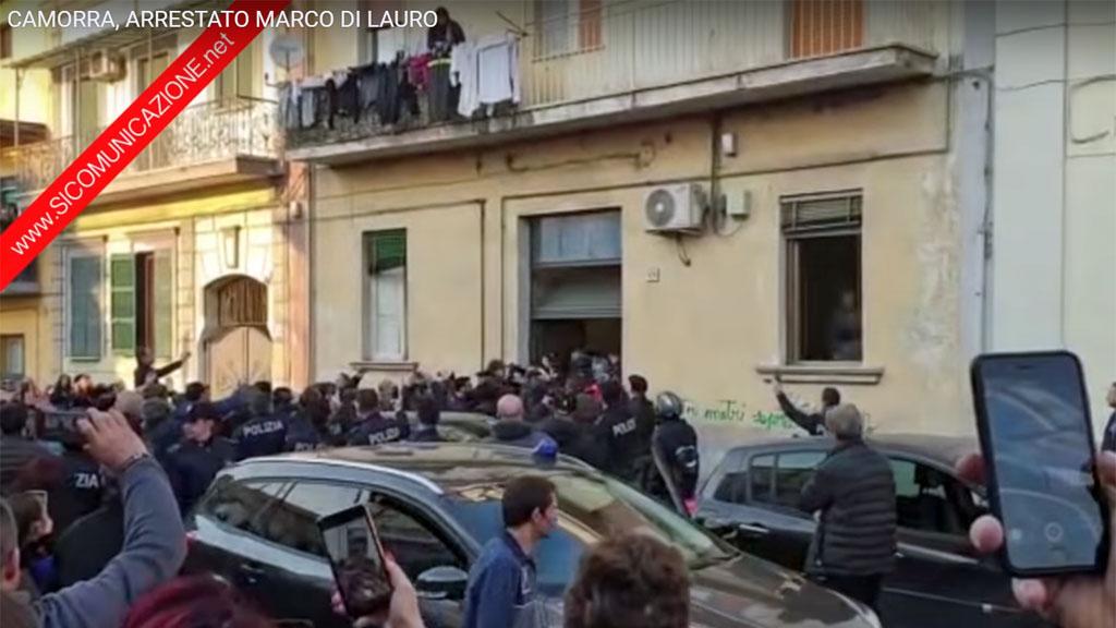 Marco Di Lauro a été arrêté dans un immeuble du quartier de Chiaiano à Naples. [YouTube - Sicomunicazione News]