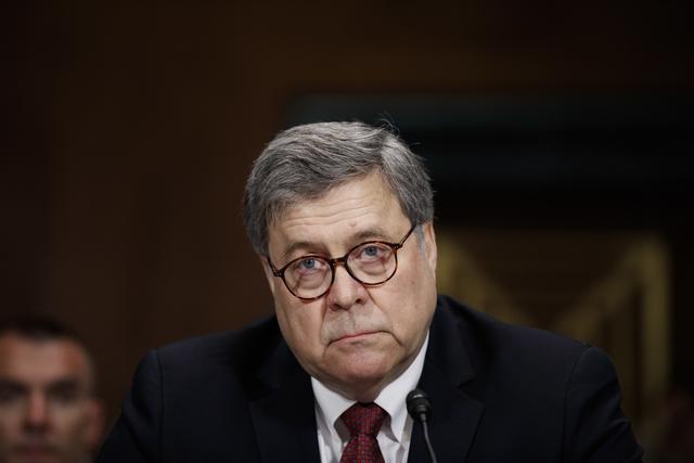 Selon le New York Times, Donald Trump a, lors d'un récent échange téléphonique, demandé au Premier ministre australien d'aider son ministre de la Justice William Barr (photo) à rassembler des éléments dans le but de discréditer l'enquête Mueller sur l'ingérence russe dans la présidentielle de 2016. [Keystone/epa - Shawn Thew]