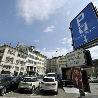 Le "Parkplatzkompromiss" était un peu la formule magique de la politique zurichoise. [Keystone - Steffen Schmidt]