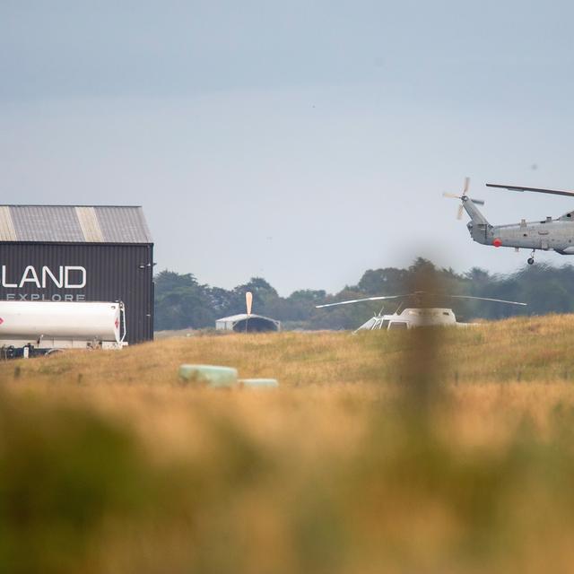 Un hélicoptère militaire a décollé vendredi matin de Whakatane pour aller récupérer les corps des victimes de l'éruption.