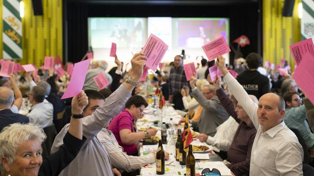 Les délégués de l'UDC réunis en assemblée à Amriswil (TG). [Keystone - Gian Ehrenzeller]