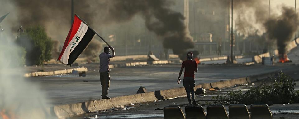 Des manifestants dans les rues de Baghdad le 05 octobre 2019. [Keystone - AP Photo/Hadi Mizban]