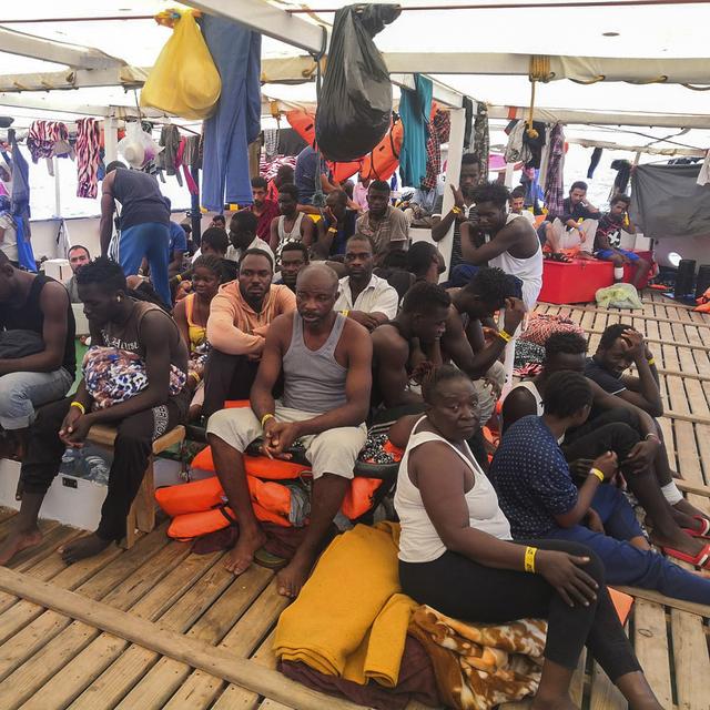 Des migrants à bord du navire humanitaire espagnol "Open Arms", le vendredi 9 août 2019. [Keystone/ap photo - Valerio Nicolosi]
