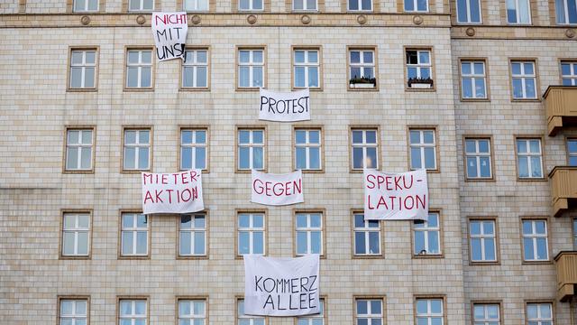 Les habitants de Berlin de plus en plus excédés par les hausses de loyers. [Keystone - DPA/Christoph Soeder]