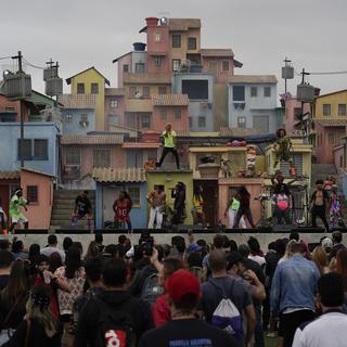 Un festival de musique dans une favela au Brésil. [AP/Keystone - Leo Correa]
