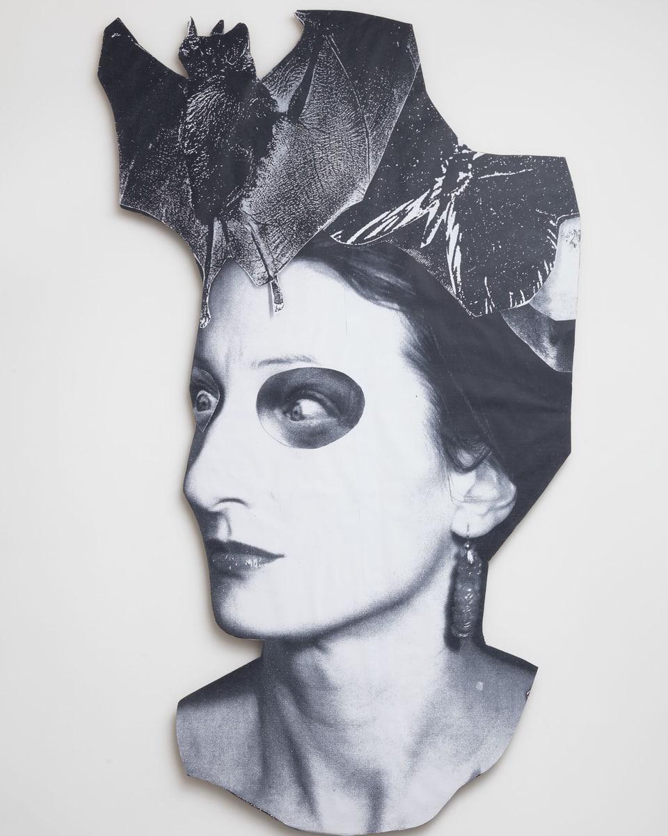 Œuvre extraite de la nouvelle expo à la Tate Gallery: "Crazy Bat Lady" de l’artiste britannique Monster Chetwynd. [Tate Gallery - Monster Chetwynd]