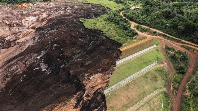 Une vue aérienne du désastre causé par la rupture du barrage de Brumadinho, au Brésil. [Keystone/epa - Antonio Lacerda]