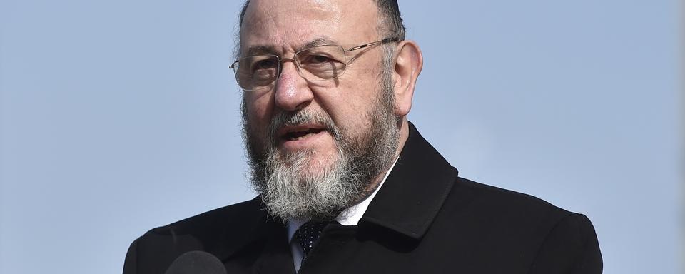 epa08025470 (FILE) Chief Rabbi of the United Hebrew Congregations of the Commonwealth Ephraim Mirvis speaks during a vigil in the grounds of Westminster Abbey in London, Britain, 24 March 2017 (reissued 25 November 2019). According to reports, Chief Rabbi Ephraim Mirvis has criticised Labour leader Jeremy Corbyn for lack of actions against anti-semitism in the party. EPA/HANNAH MCKAY *** Local Caption *** 53407971 [Keystone - Hannah McKay]