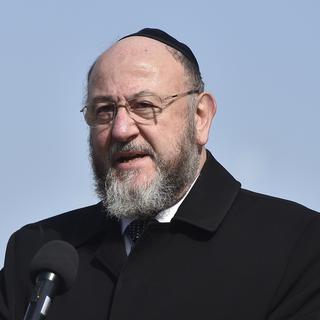 epa08025470 (FILE) Chief Rabbi of the United Hebrew Congregations of the Commonwealth Ephraim Mirvis speaks during a vigil in the grounds of Westminster Abbey in London, Britain, 24 March 2017 (reissued 25 November 2019). According to reports, Chief Rabbi Ephraim Mirvis has criticised Labour leader Jeremy Corbyn for lack of actions against anti-semitism in the party. EPA/HANNAH MCKAY *** Local Caption *** 53407971 [Keystone - Hannah McKay]