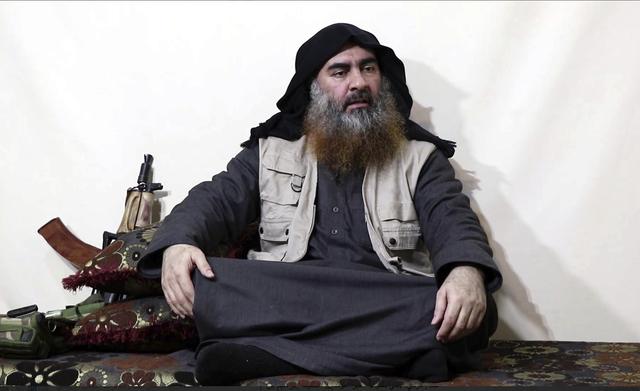 L'une des rares images (tirée d'une vidéo) d'Abou Bakr al-Baghdadi. [AP/Keystone - Al-Furqan media]