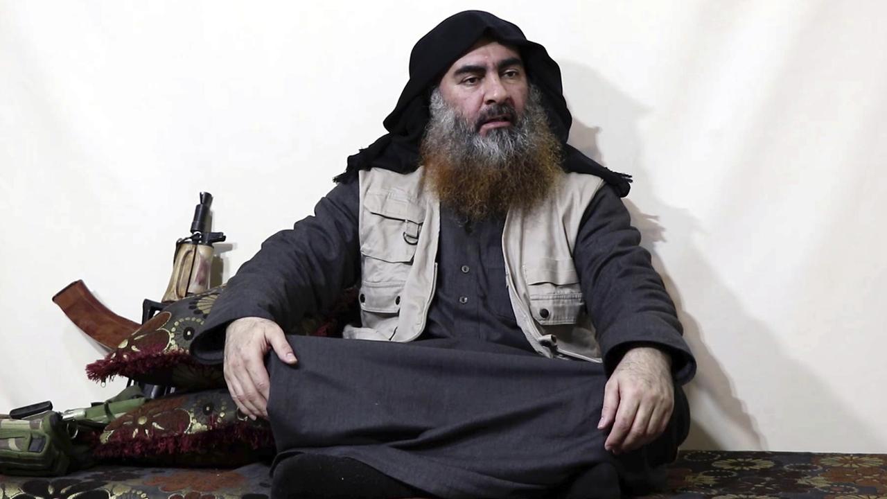 L'une des rares images (tirée d'une vidéo) d'Abou Bakr al-Baghdadi. [AP/Keystone - Al-Furqan media]