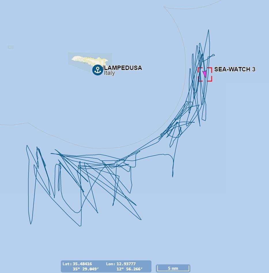 Le parcours du Sea-Watch 3 ces derniers jours, dessinant la frontière entre les eaux territoriales italiennes et les eaux internationales. [Sea-Watch International - @seawatch_intl]